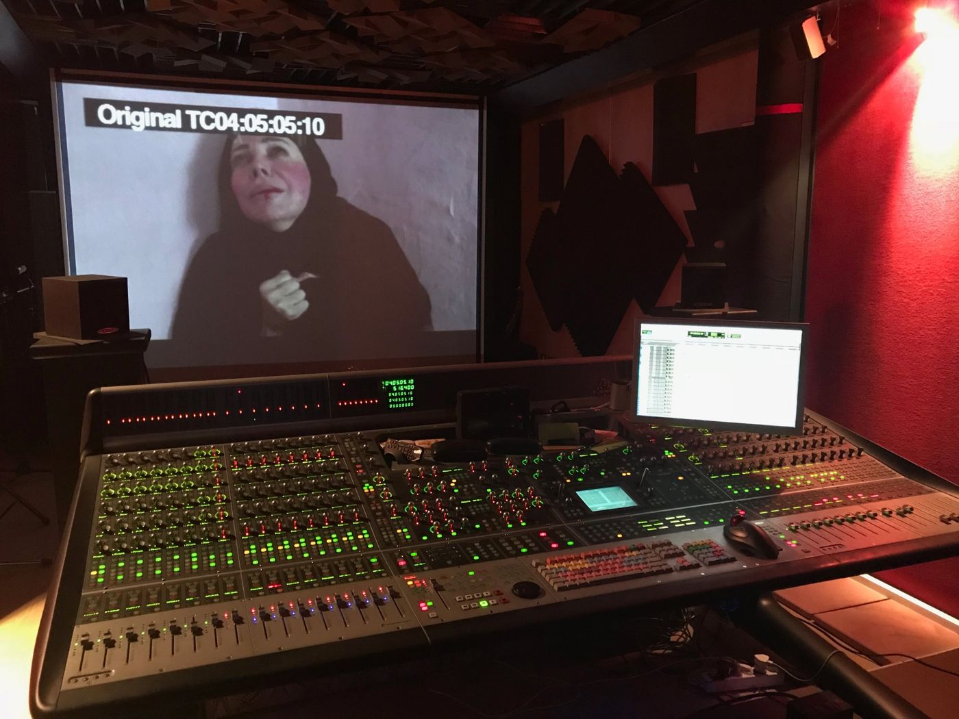 Mixing room: console in the red room, picture with timecode on screen