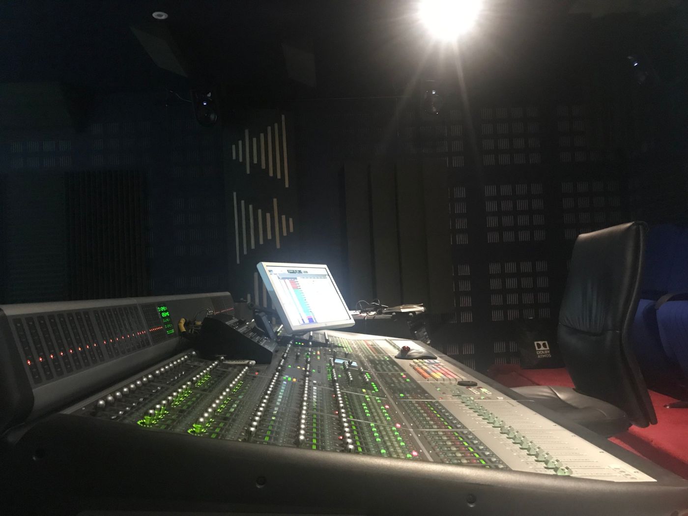 Mixing console and monitor
